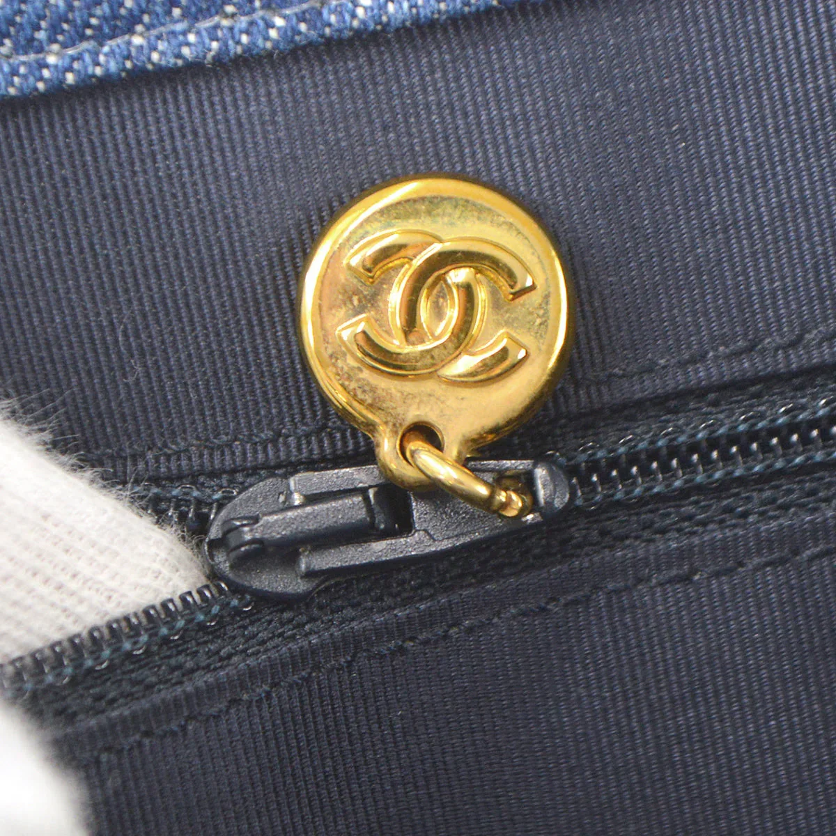 Chanel 1997-1999 Chain Tote Denim - Image 9