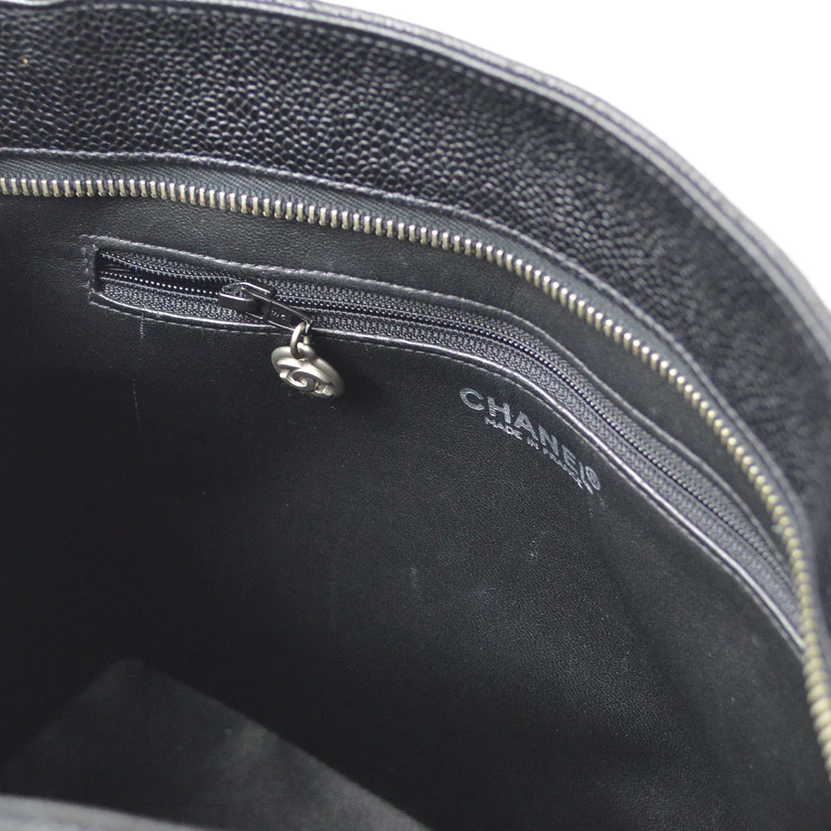 Chanel 2000-2001 Medallion Tote SHW Black Caviar - Image 8