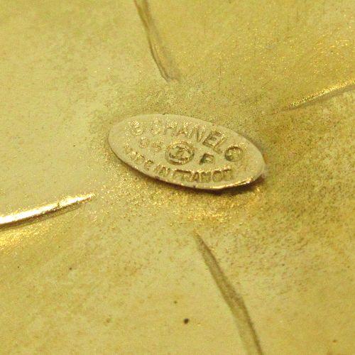 Chanel 1995 CC Logos Clover Motif Brooch Gold - Image 4