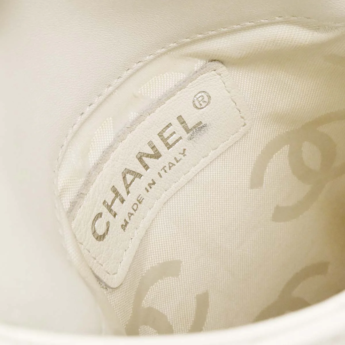 Chanel * White Calfskin Cambon Ligne Shoulder Bag - Image 9