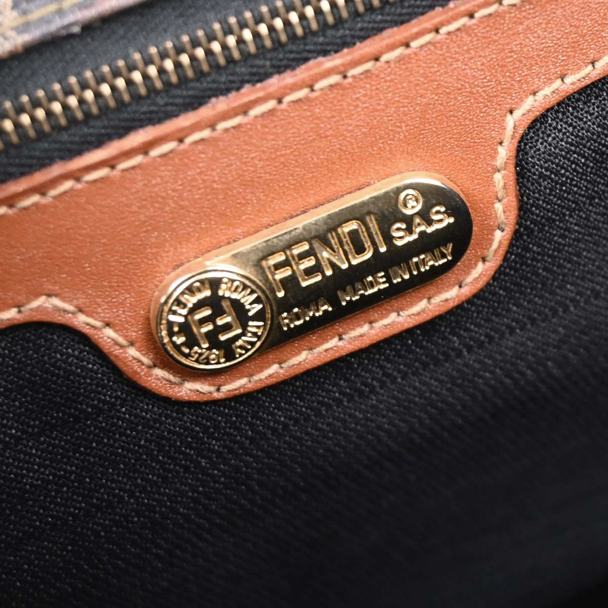 Fendi Black PVC Pequin 2way Shoulder Handbag - Image 9