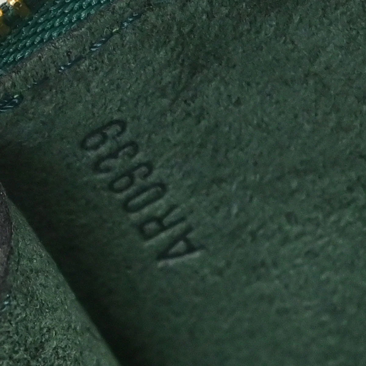 Louis Vuitton Green Epi Pochette Accessoires 24 Handbag M52954 - Image 7