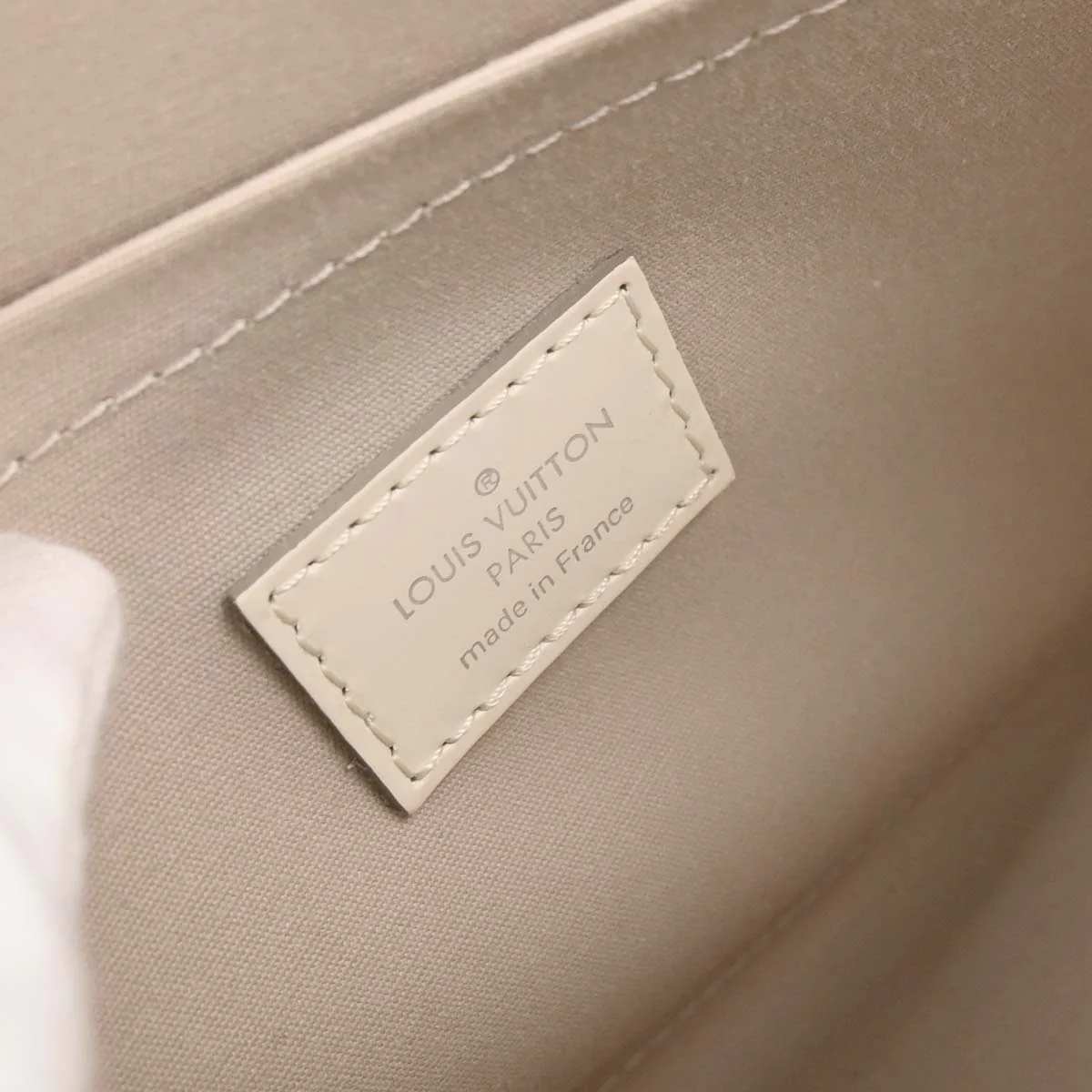 Louis Vuitton 2008 White Epi Madeleine PM Shoulder Bag M5933J - Image 9
