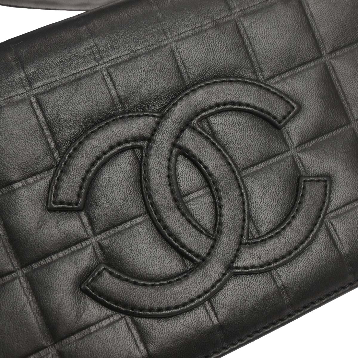 Chanel 2000-2001 Black Lambskin Choco Bar Shoulder Bag - Image 4
