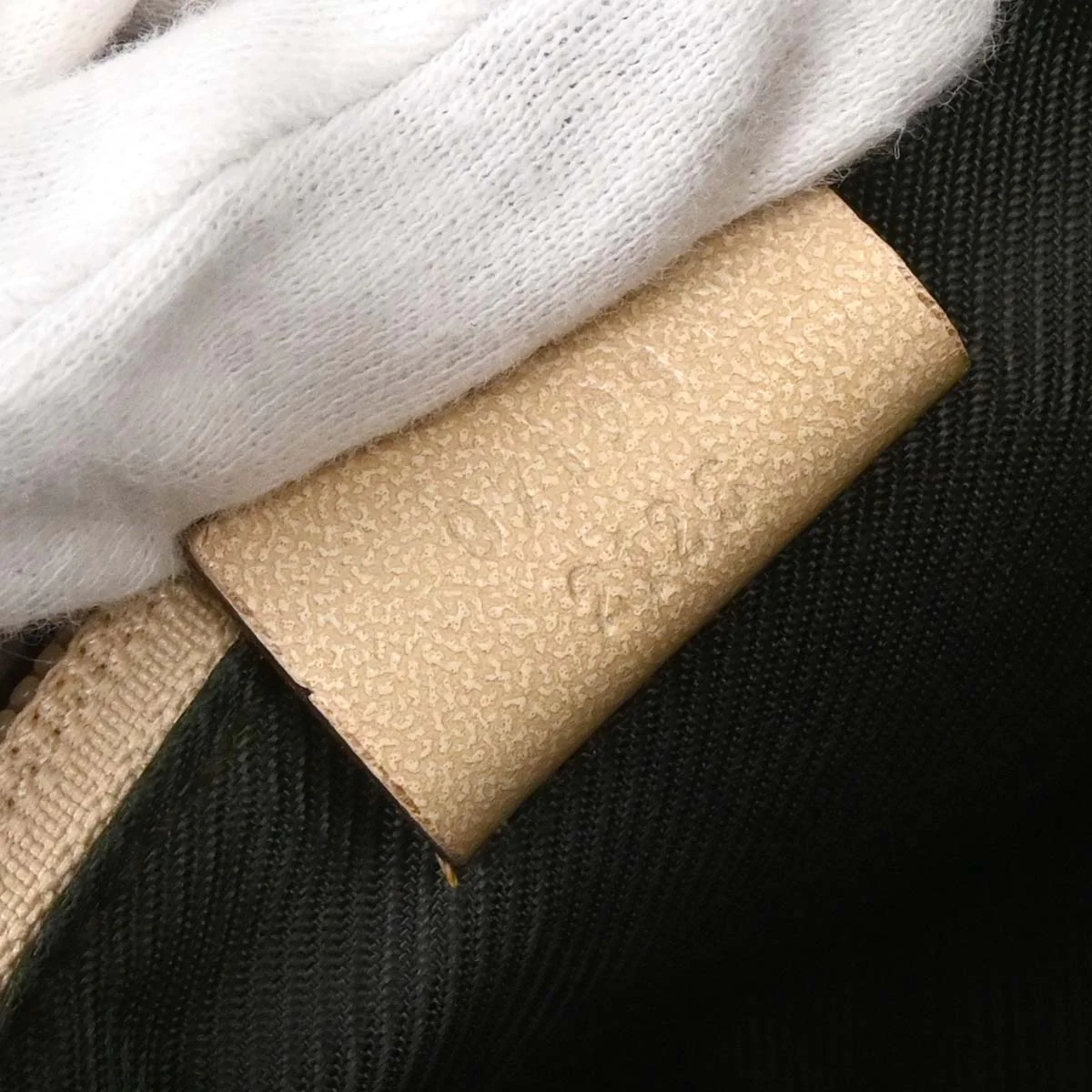 Gucci Beige Canvas GG Pouch Handbag - Image 10