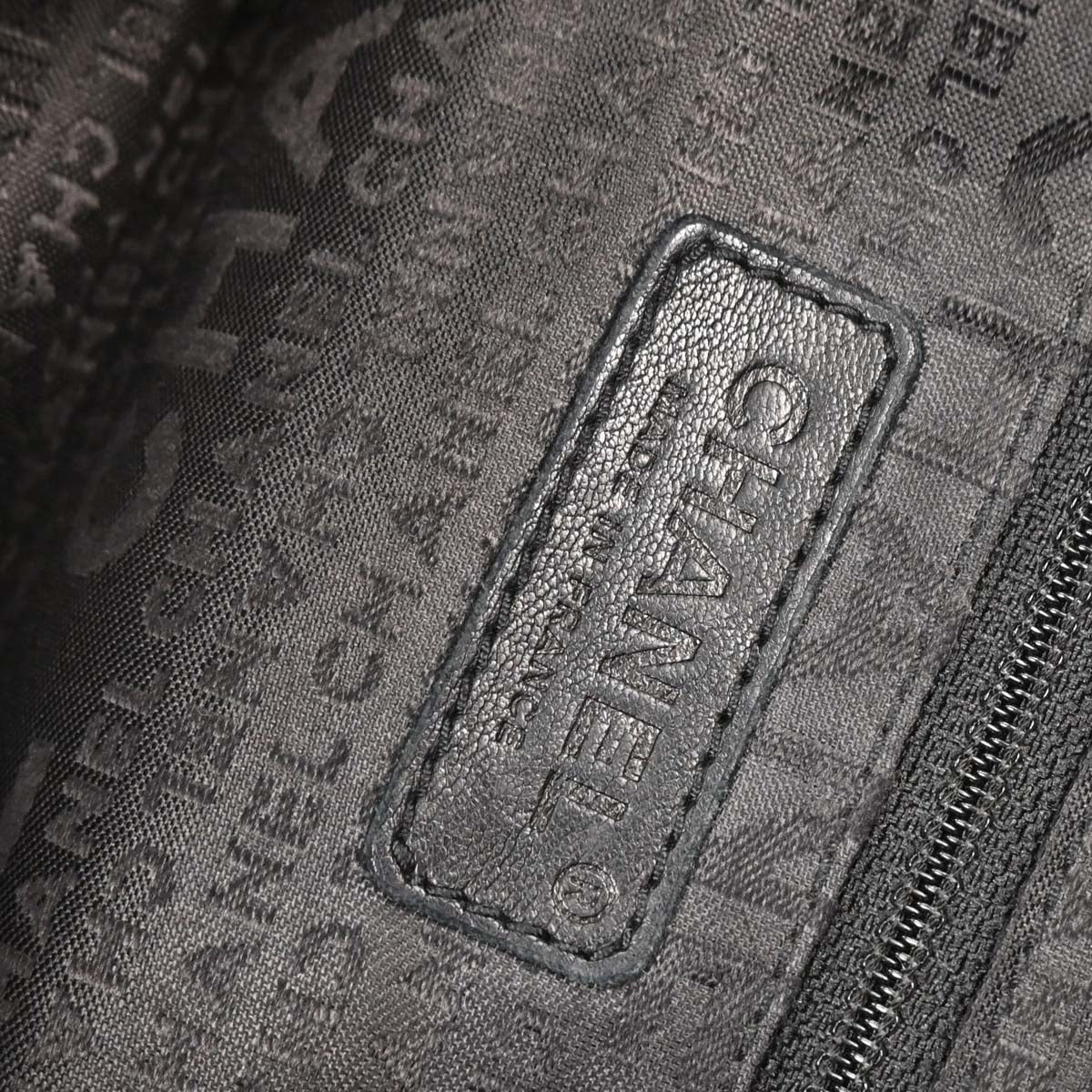 Chanel 2004-2005 Black Lambskin Luxury Chain Around Hobo Bag - Image 9