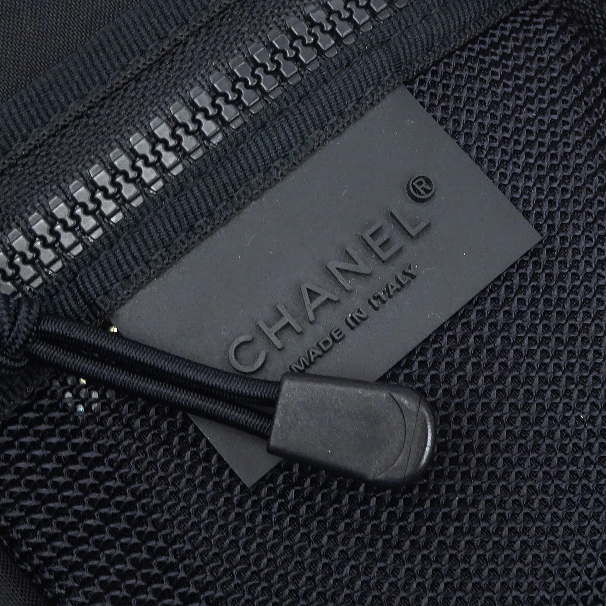 Chanel 2003-2004 White Nylon Travel Line Shoulder Bag - Image 10