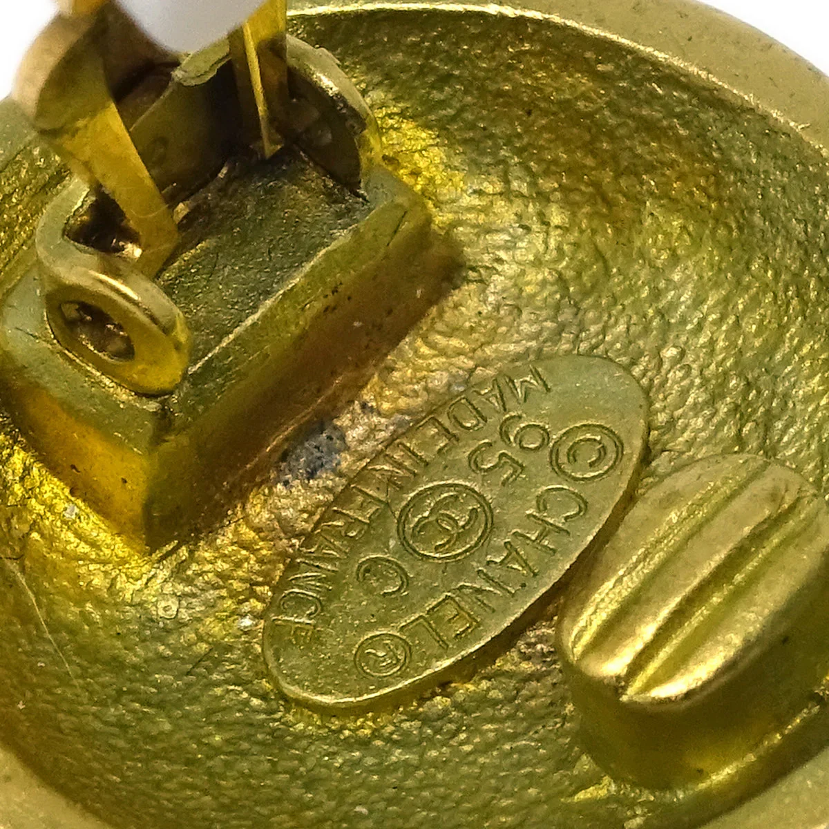 Chanel Button Earrings Clip-On Gold 95C - Image 4