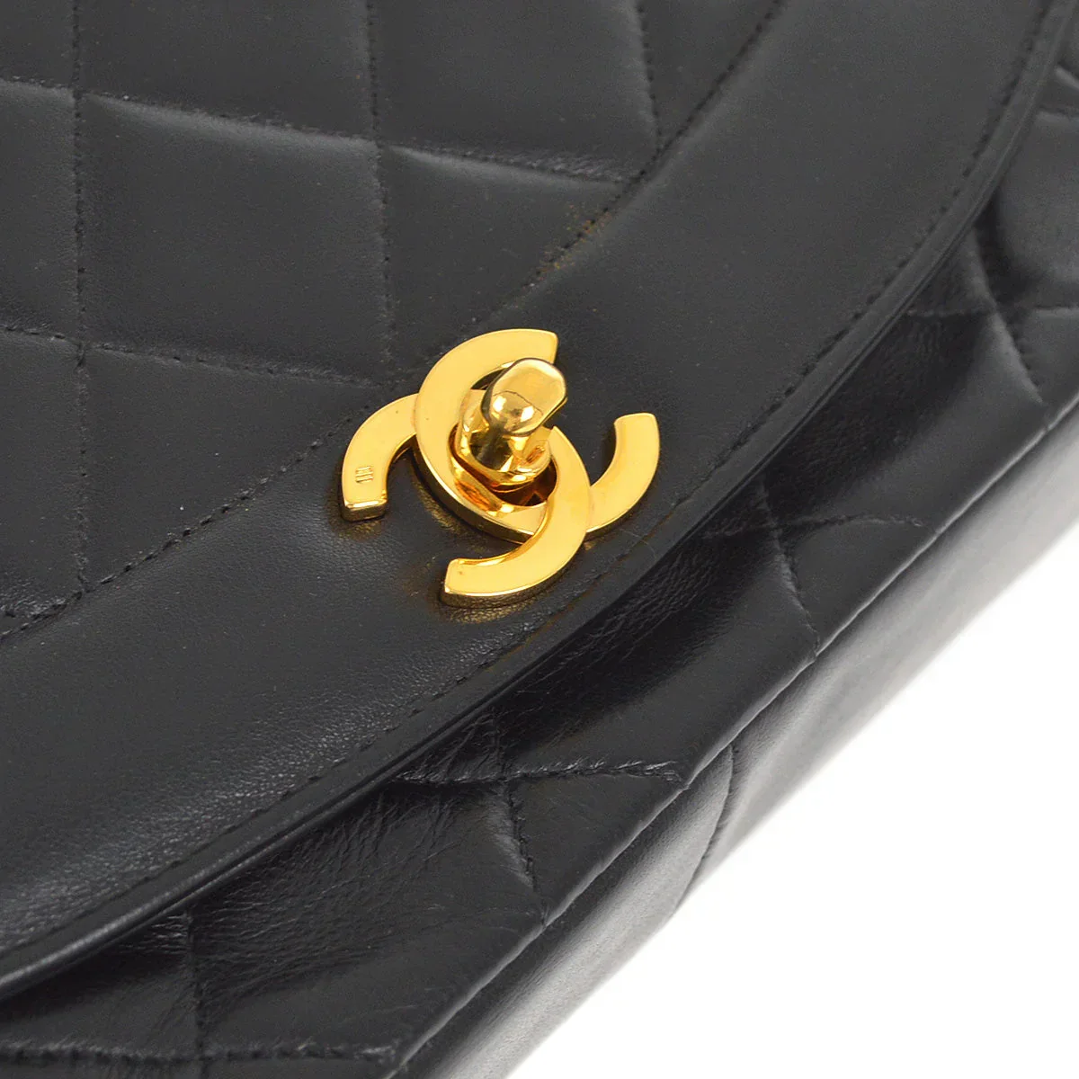 Chanel 1996-1997 Black Lambskin Medium Diana Shoulder Bag - Image 3