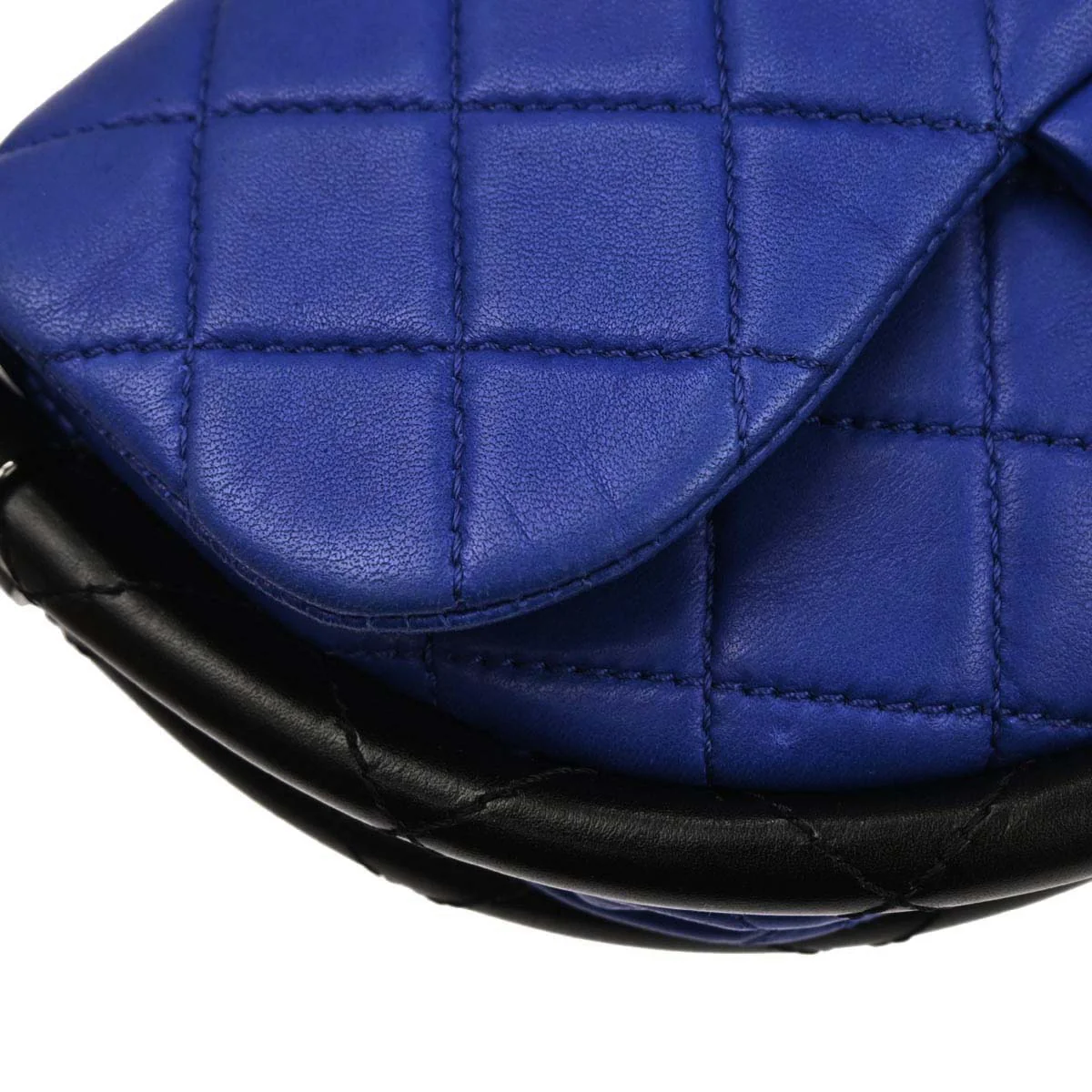 Chanel 2013-2014 Blue Lambskin Hula Hoop Small Handbag - Image 6