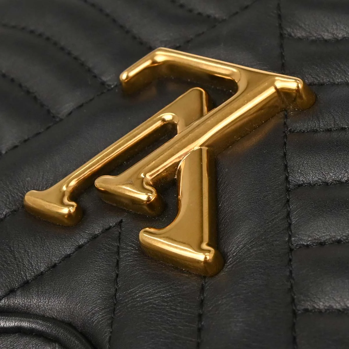 Louis Vuitton 2018 Black New Wave Heart Clutch Shoulder Bag M52796 - Image 5