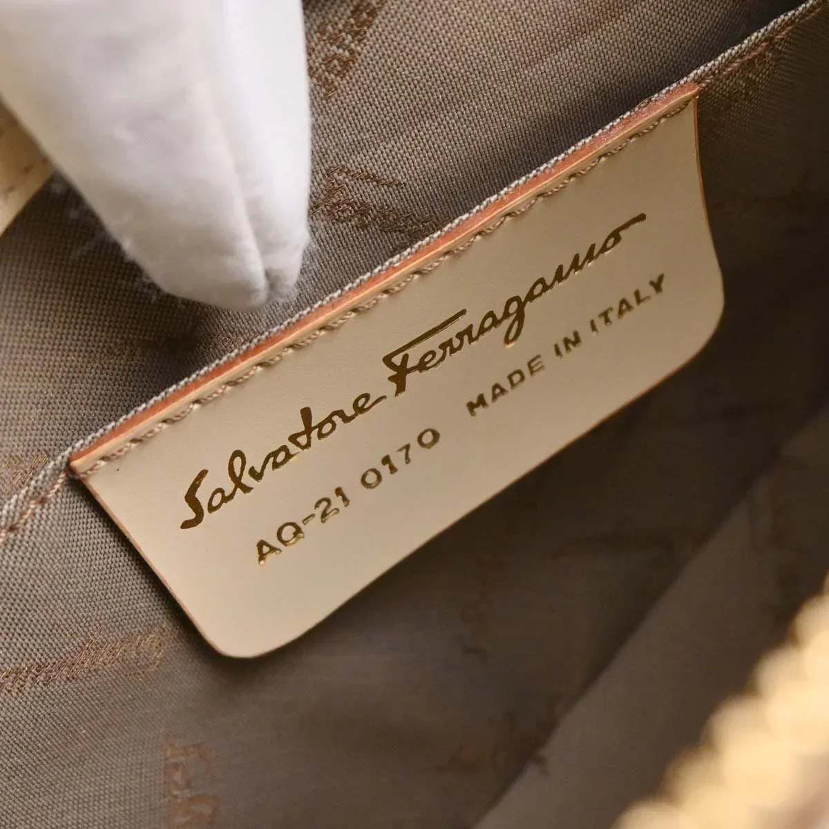 Salvatore Ferragamo Beige Leather Handbag - Image 10