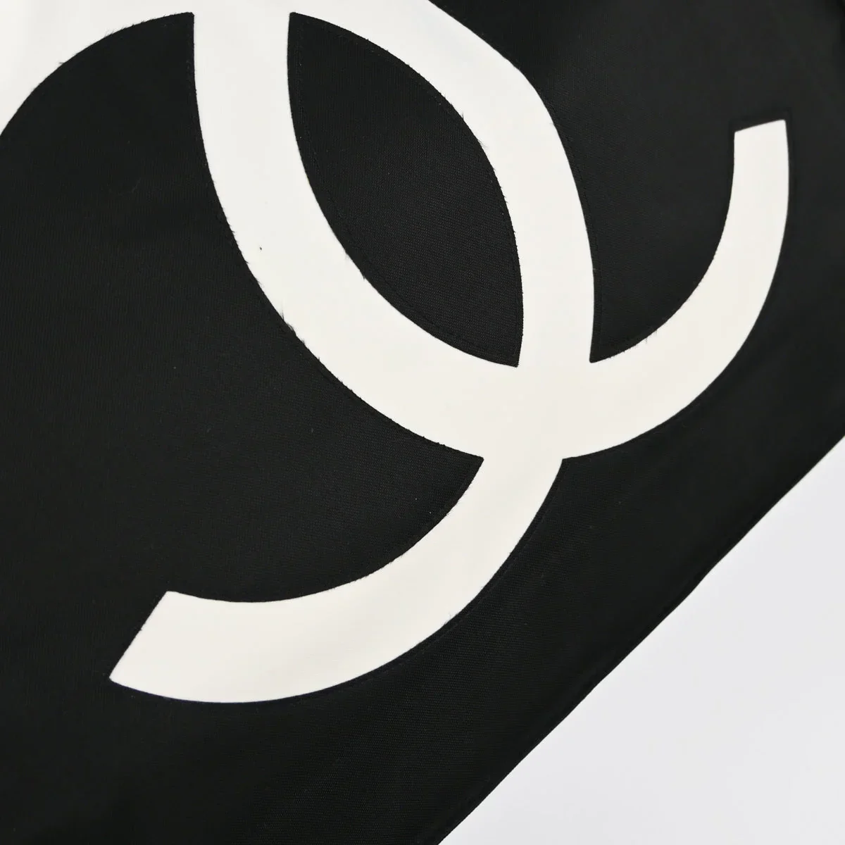 Chanel 1991-1994 Black Nylon Shoulder Tote Bag - Image 7