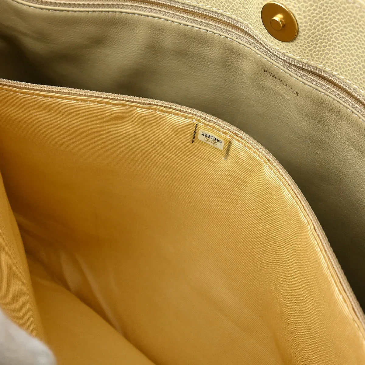 Chanel 2000-2002 Off-white Caviar Chain Tote Bag - Image 10