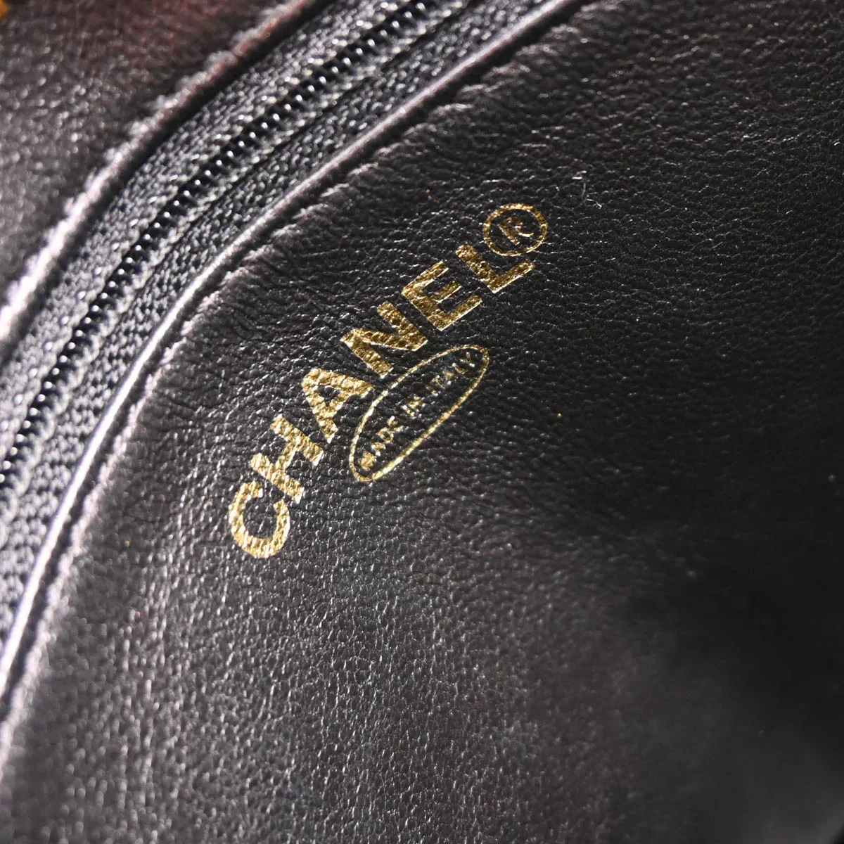 Chanel 2000-2001 Black Caviar Medallion Tote Handbag - Image 10